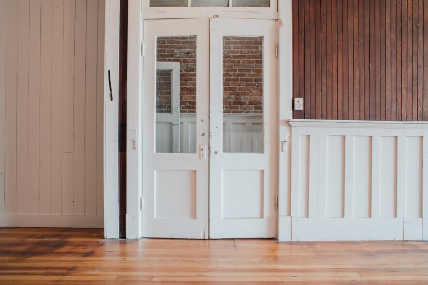 More Photos Of 23 E Pender St, Vancouver Storefront Retail Office For Sale