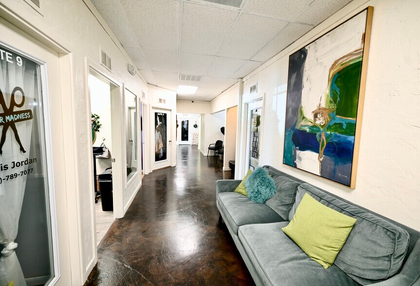 More Photos Of 911-1003 E Broad St, Mansfield Self Storage For Lease