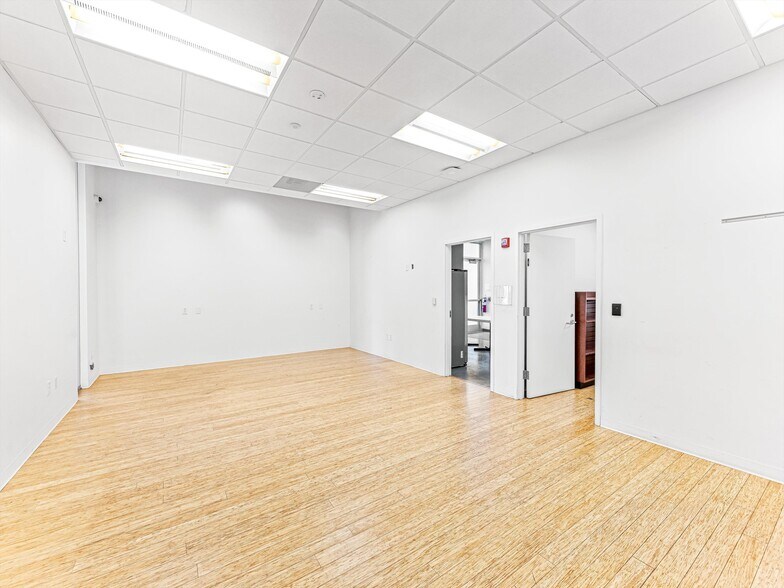 More Photos Of 76 Jupiter Rd, Weaverville Manufacturing For Lease