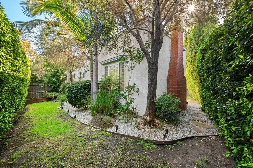 More Photos Of 803 S Sycamore Ave, Los Angeles Multifamily For Sale