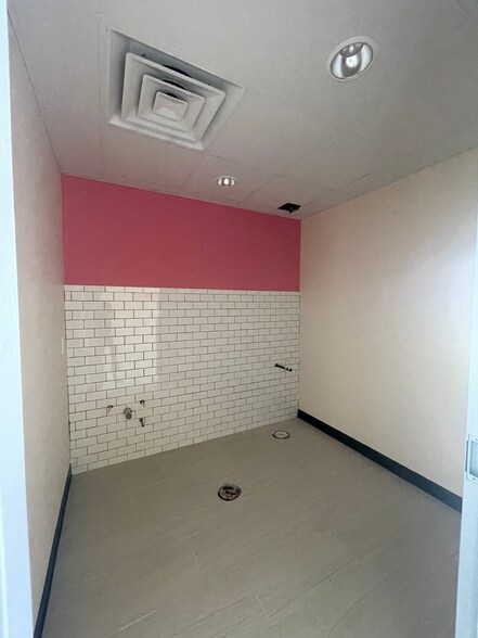 More Photos Of 500 W Business Highway 77, San Benito General Retail For Lease