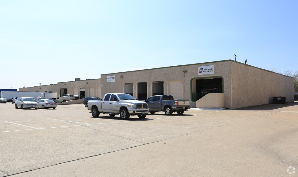 More Photos Of 10501-10537 King William Dr, Dallas Warehouse For Lease