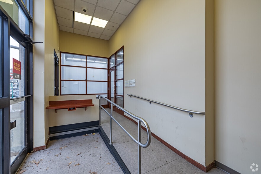 More Photos Of 201 N Wood Ave, Linden Bank For Lease