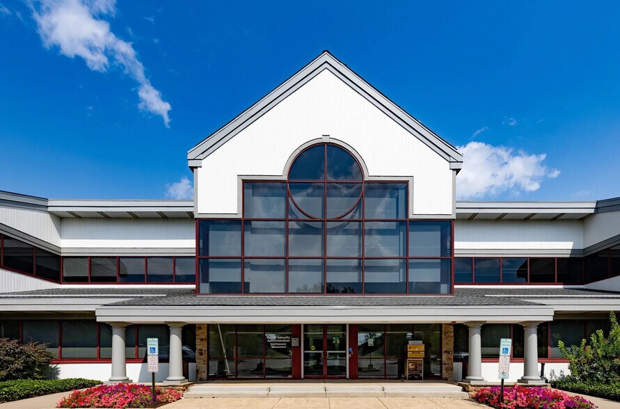 More Photos Of 430-450 Lincoln Hwy, Fairless Hills Office For Lease