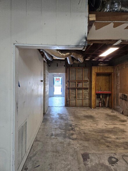 More Photos Of 626 W Carolina Ave, Hartsville Showroom For Sale