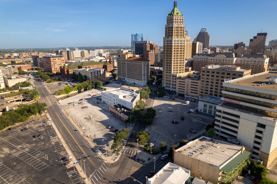 More Photos Of 425-427 S Saint Marys St, San Antonio Storefront Retail Office For Sale
