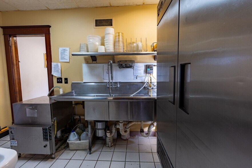 More Photos Of 507 W Wisconsin St, Sparta Flex For Sale