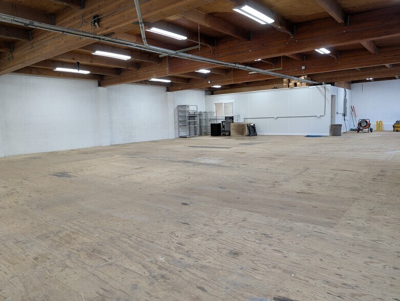 More Photos Of 306 Nordic dr, Petersburg Freestanding For Sale