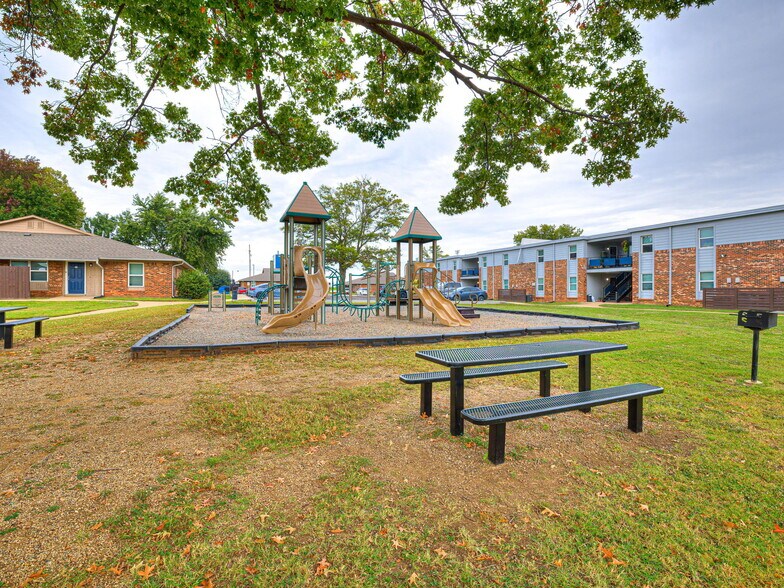 More Photos Of 1220 SE 9th St, Pryor Apartments For Sale