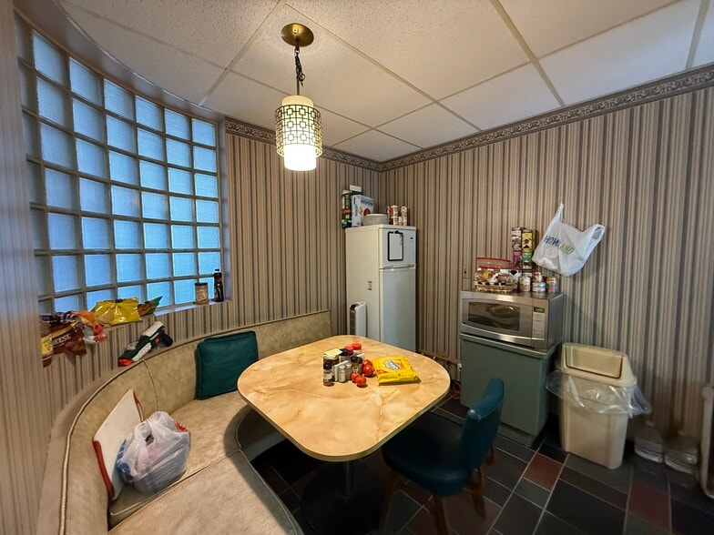 More Photos Of 1704 NW 6th St, Oklahoma City Warehouse For Lease