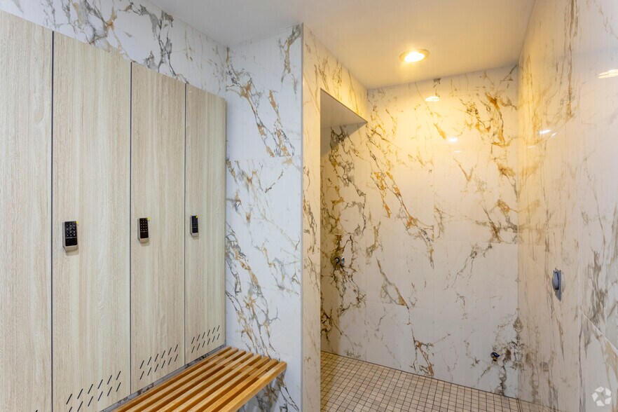 More Photos Of 12220 World Trade Dr, San Diego Flex For Sale