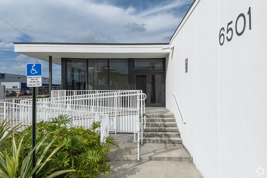 More Photos Of 6501 NW 37th Ave, Miami Warehouse For Lease