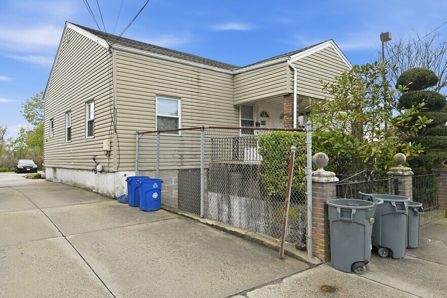 More Photos Of 433 Atlantic Ave, Oceanside Apartments For Sale