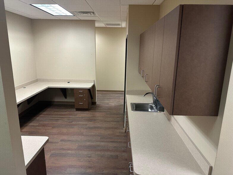 More Photos Of 1429 Clear Lake Rd, Weatherford Medical For Lease