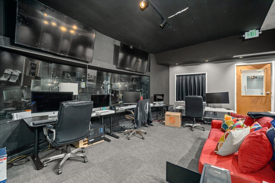 More Photos Of 5250 Vineland Ave, North Hollywood Loft Creative Space For Lease