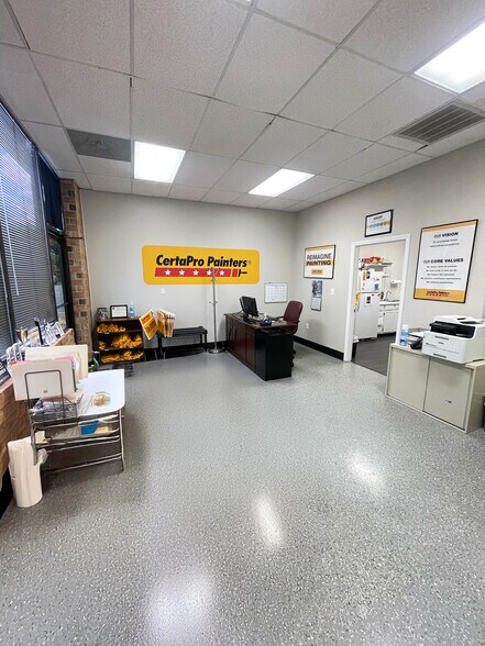 More Photos Of 622 Guilford College Rd, Greensboro Light Manufacturing For Sale