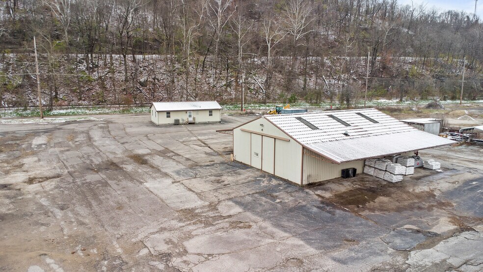 More Photos Of 100 Armco Rd, Ashland Manufacturing For Lease