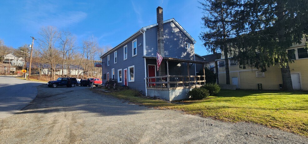 More Photos Of 6 Walnut St, Nicholson Hotel For Sale