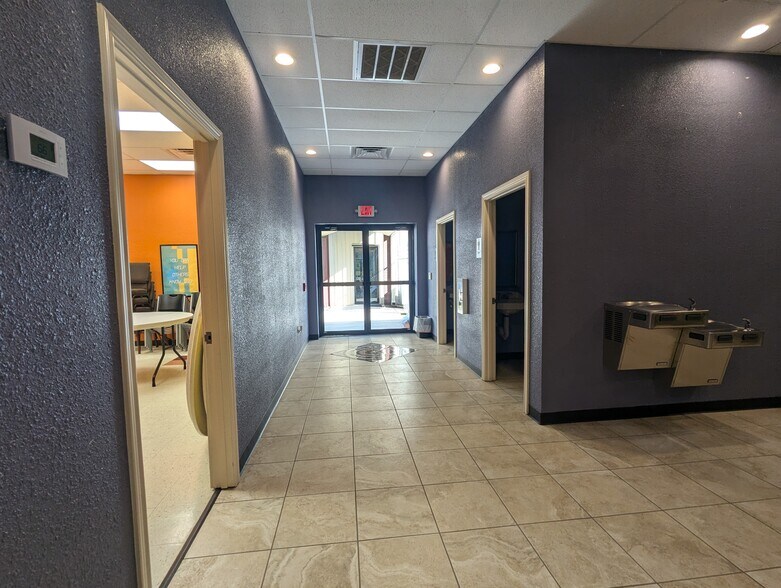 More Photos Of 5315 N Twin City Hwy, Nederland Warehouse For Sale