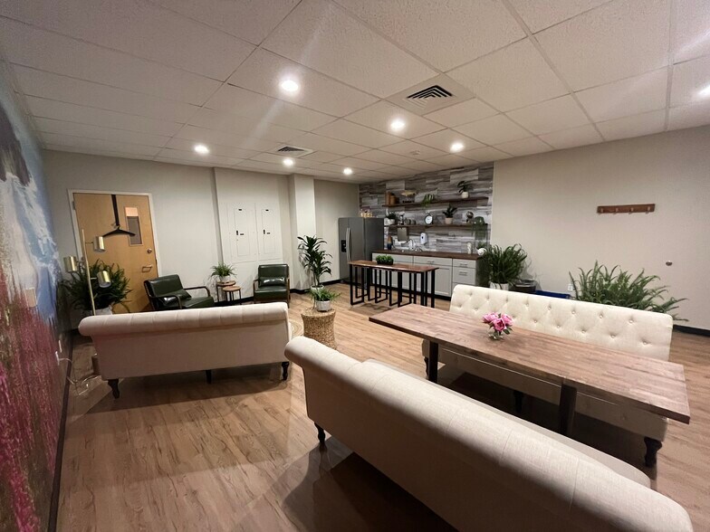 More Photos Of 544 Ferry St SE, Salem Office For Lease