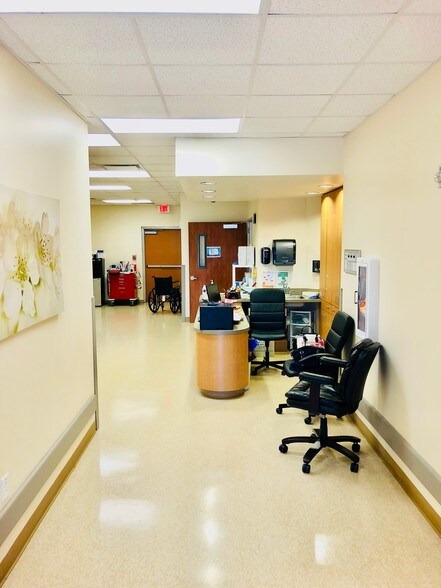 More Photos Of 1229 Creekway Dr, Sugar Land Medical For Lease