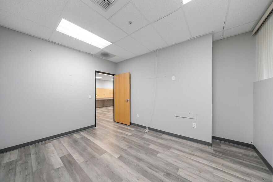 More Photos Of 1105 Aviation Dr, Lake Havasu City Manufacturing For Lease