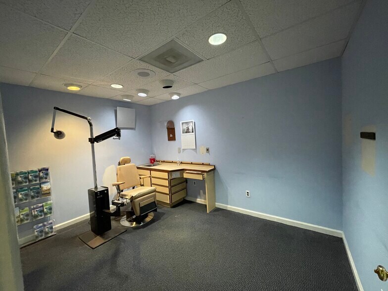 More Photos Of 11355 Pembrooke Sq, Waldorf Medical For Sale