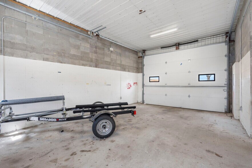 More Photos Of 418 N Old Wilderness Rd, Nixa Flex For Sale