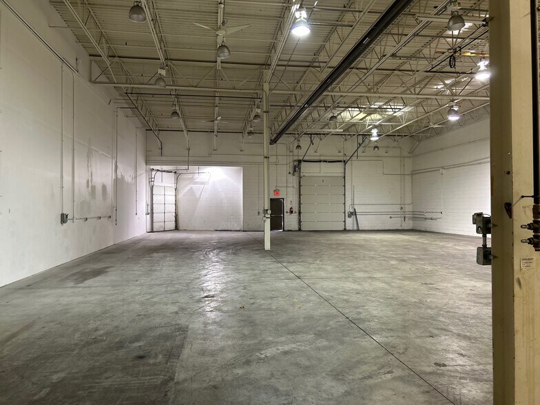 More Photos Of 70 Thousand Oaks Blvd, Morgantown Flex For Lease