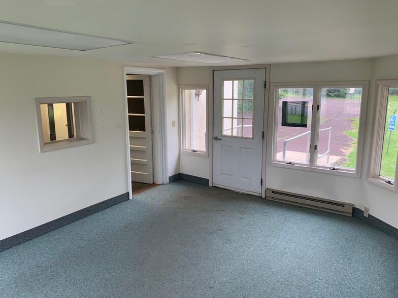 More Photos Of 650 E Broad St, Souderton Freestanding For Sale