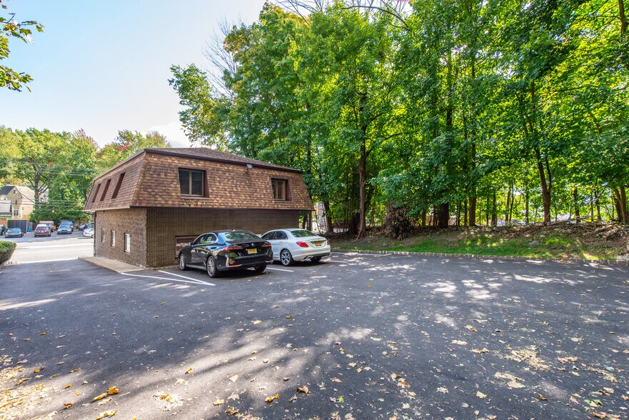 More Photos Of 184 Pompton Ave, Verona Medical For Lease
