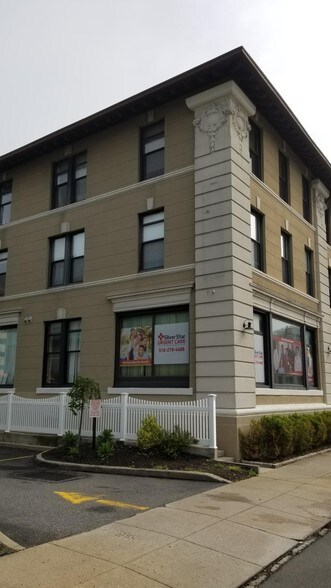 More Photos Of 210 Old Country Rd, Mineola Office For Lease