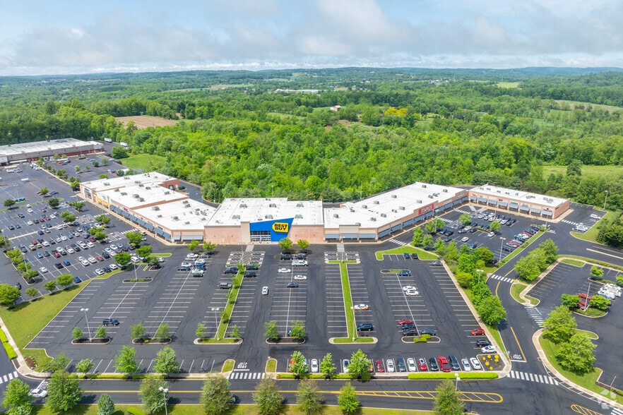 More Photos Of 600-690 N West End Blvd, Quakertown Unknown For Lease