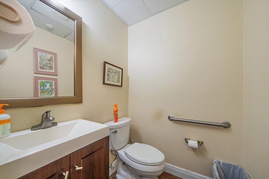 More Photos Of 1521-1525 Tamiami Trl S, Venice Office For Sale