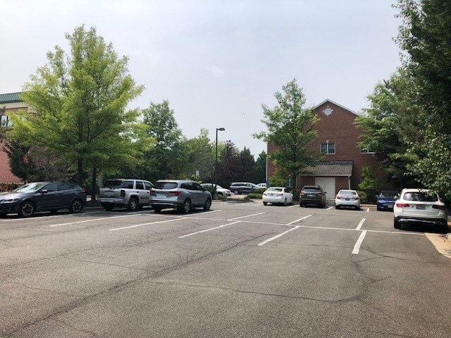 More Photos Of 722 Grant St, Herndon Medical For Sale