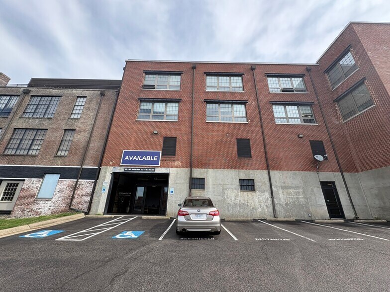 More Photos Of 2411 E Franklin St, Richmond Apartments For Lease