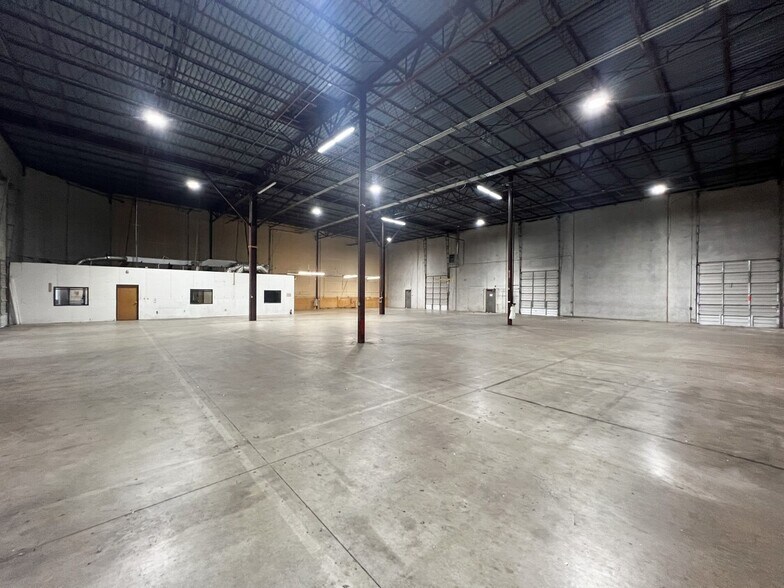 More Photos Of 5813 Distribution, San Antonio Warehouse For Lease