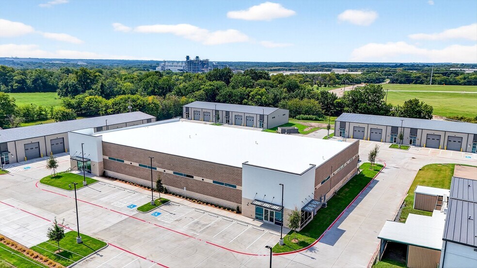 More Photos Of 304 Progress Dr, Sherman Warehouse For Sale