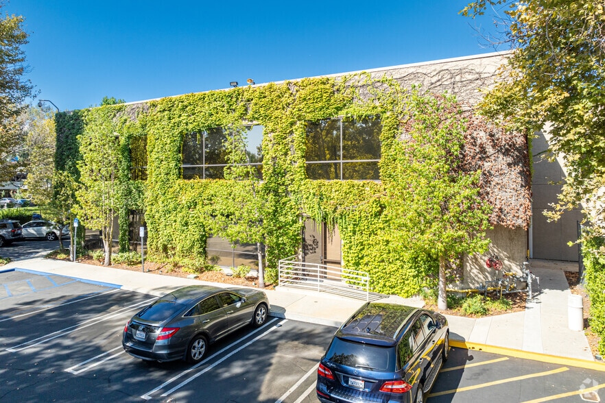 More Photos Of 21255 Califa St, Woodland Hills Office For Sale