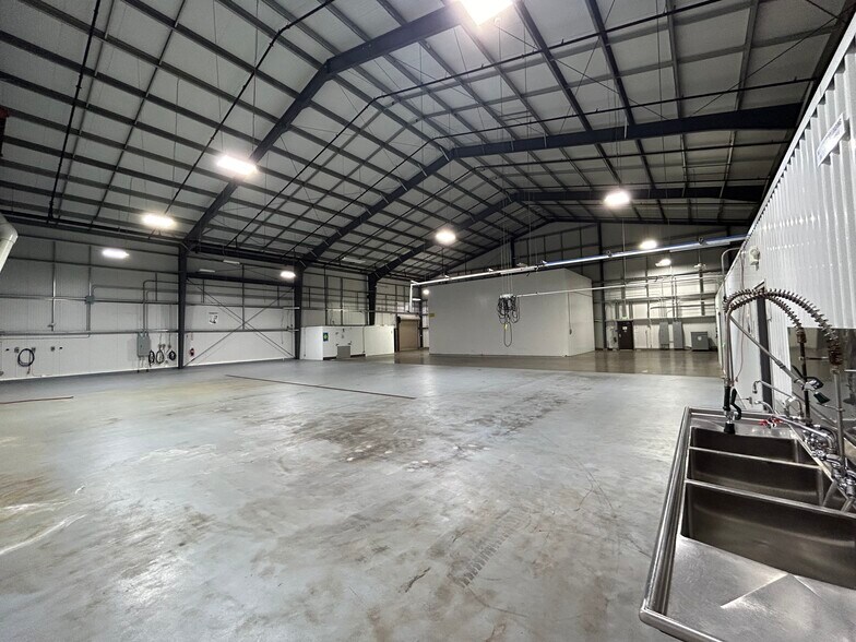 More Photos Of 140 Grove Ct, Healdsburg Manufacturing For Lease