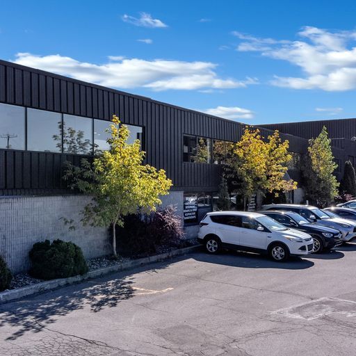 More Photos Of 89-95 Boul des Entreprises, Boisbriand Warehouse For Lease