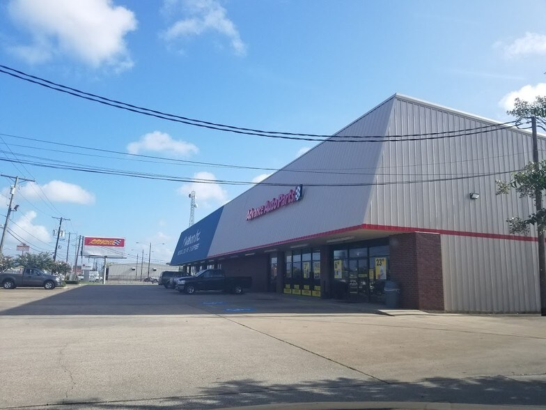 More Photos Of 42-46 N 11th St, Beaumont Freestanding For Lease