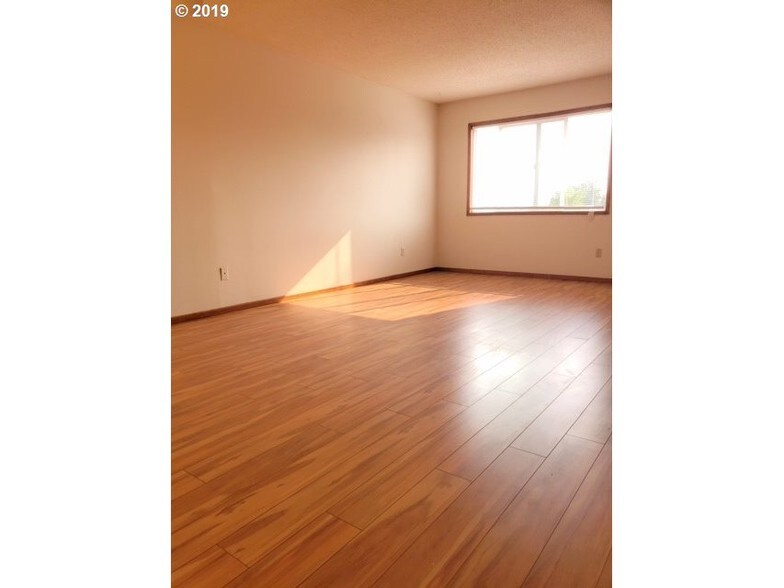 More Photos Of 4405-4425 SE 15th Ave, Portland Apartments For Sale