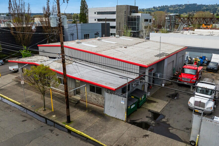 More Photos Of 3455 SE 21st Ave, Portland Service For Sale