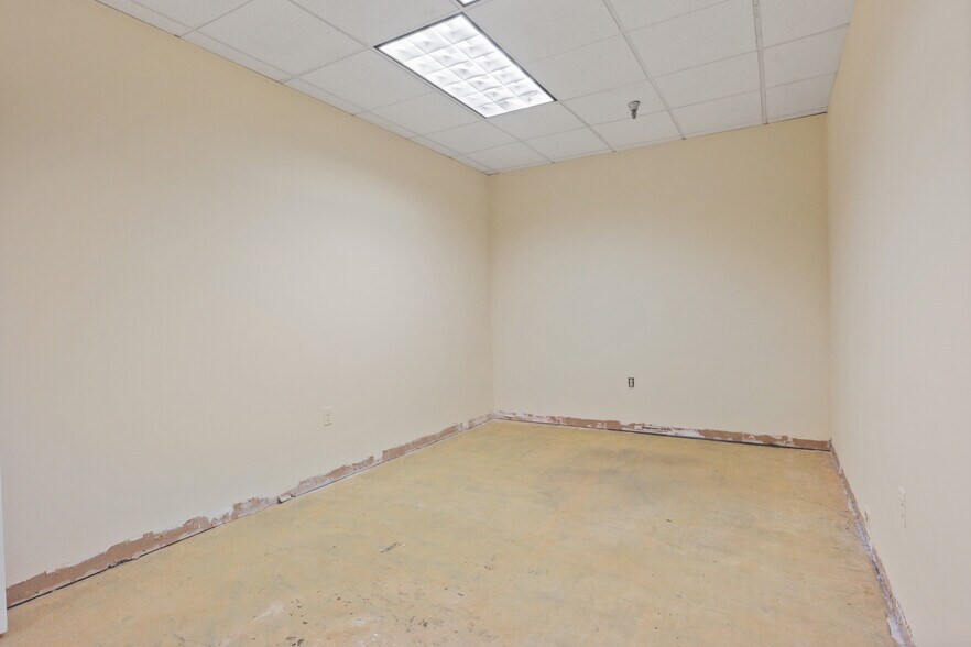 More Photos Of 339 Buschs Frontage Rd, Annapolis Medical For Lease
