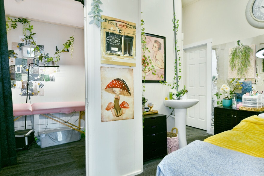 More Photos Of 12-14 N Main St, Hubbard Storefront Retail Residential For Sale