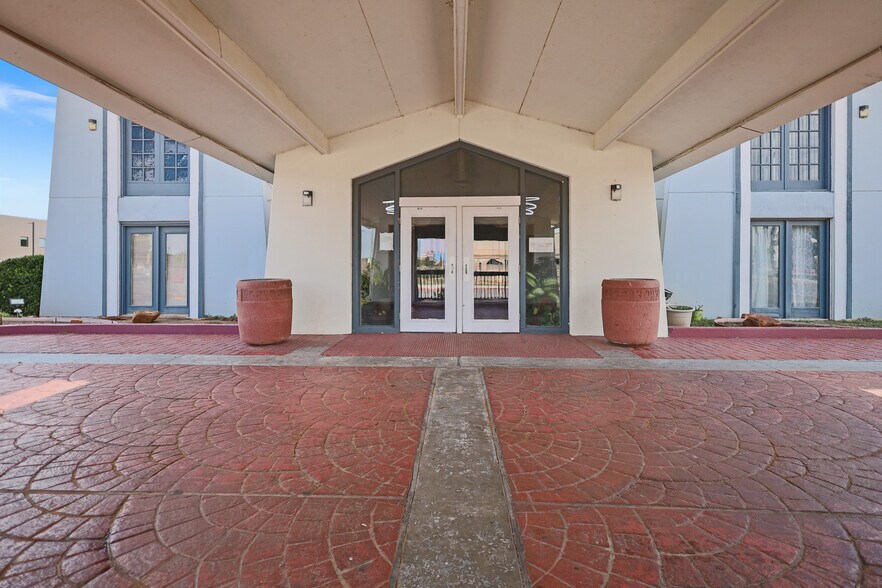 More Photos Of 601 Avenue Q, Lubbock Hotel For Sale