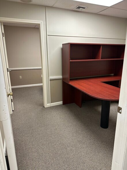 More Photos Of 4091 Colonial Blvd, Fort Myers Office For Sale