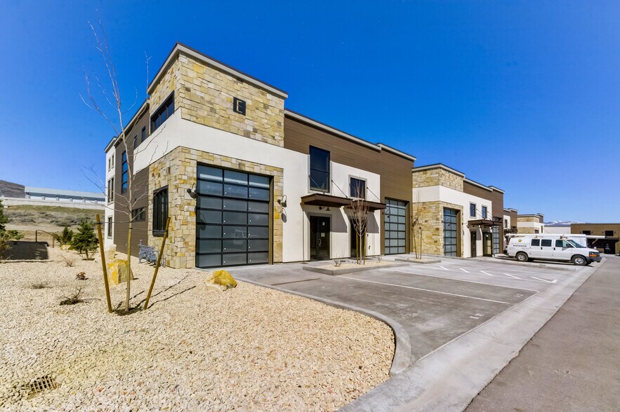 More Photos Of 4554 Forestdale Dr, Park City Light Manufacturing For Sale