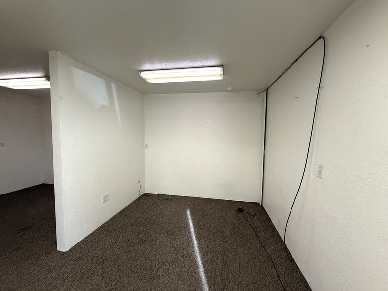 More Photos Of 3344 Washburn Way, Klamath Falls Warehouse For Lease